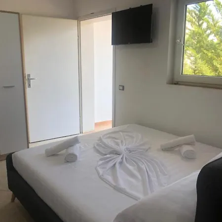 Viena Hotel * Golem (Tirana)